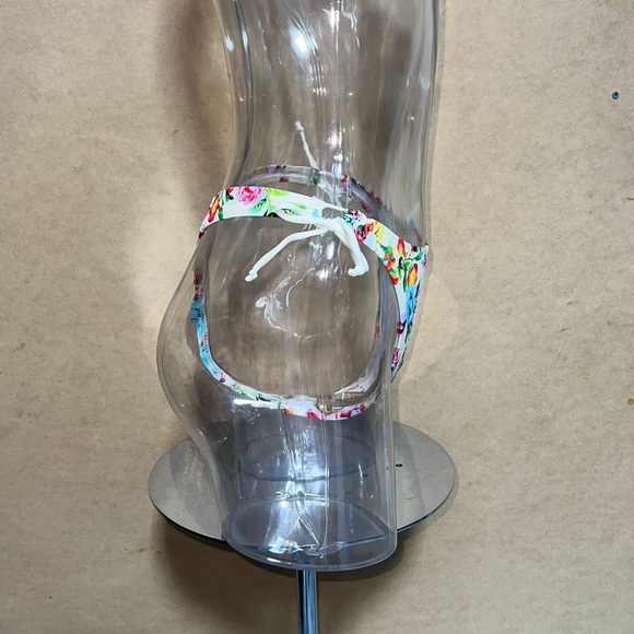 BIKINI BOTTOM - Picture 2 of 3